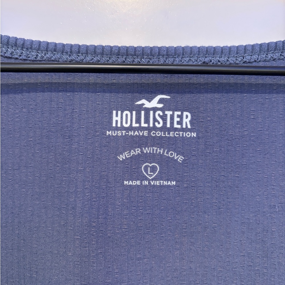 Hollister Blue and White Short Sleeve Tees - Picture 4 of 5